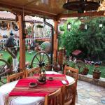 Полилеи от автентични реставрирани колела от каруца!