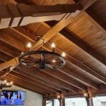 Полилеи от автентични колела от каруца с ръчно изработени дървени чашки!