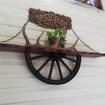 Рафт-етажерки  от автентични реставрирани колела от каруца!