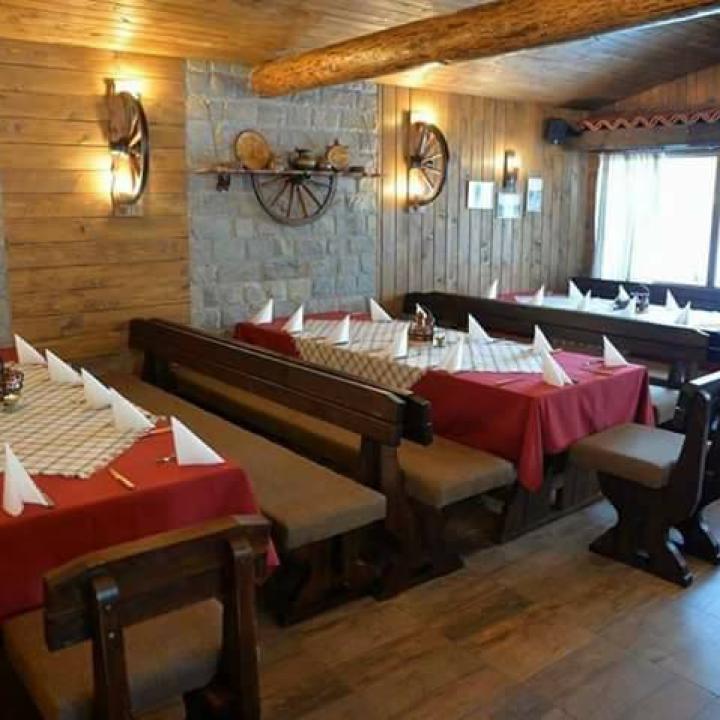 Вертикални стенни лампи с колело от каруца и 2 ръчно изработени дървени чашки!