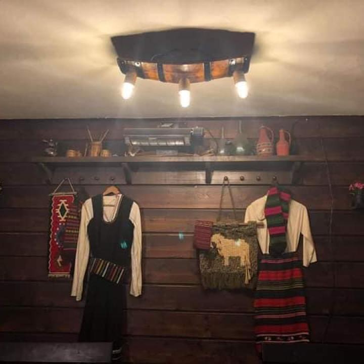 Полилеи от автентични дъбови бъчви с 3  ръчно изработени дървени чашки!