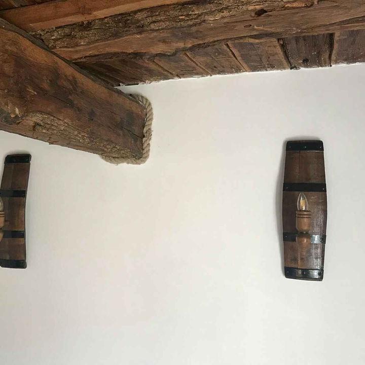 Аплици – стенни лампи от автентични бъчви с ръчно изработени дървени чашки!