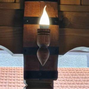 Аплици – стенни лампи от автентични бъчви с ръчно изработени дървени чашки!