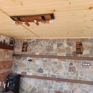 Полилеи от автентични реставирани бъчви с 4 ръчно изработени дървени чашки-конус!