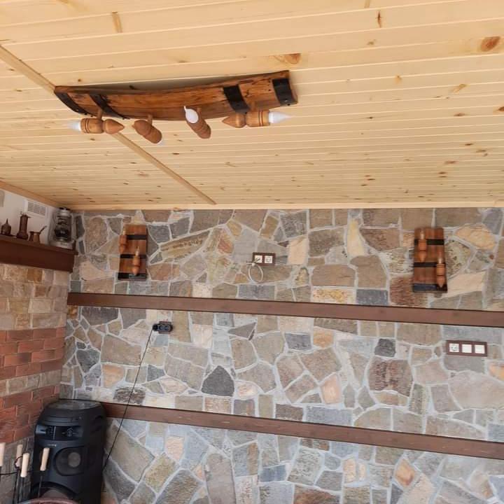 Полилеи от автентични реставирани бъчви с 4 ръчно изработени дървени чашки-конус!