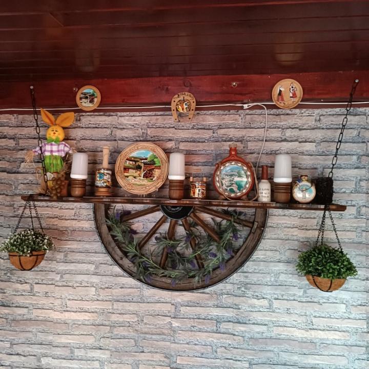 Рафт-лампи от автентични колела от каруца с 3 ръчно изработени дървени чашки!