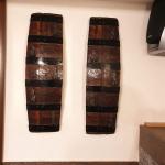 Стенни закачалки масив,изработени от автентични дъбови бъчви с ръчно ковани куки-вертикални!