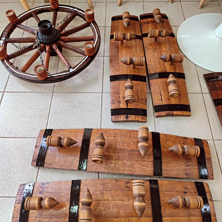 Полилеи от автентични реставирани бъчви с 4 ръчно изработени дървени чашки-конус!