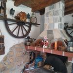 Рафт-етажерки  от автентични реставрирани колела от каруца!