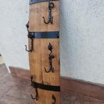 Масивни дъбови закачалаки от бурета с ръчно ковани окачвачи!