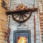 Рафт-етажерки  от автентични реставрирани колела от каруца!