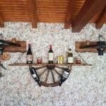 Рафт-етажерки от колела на каруца с приставки за бутилки вино!