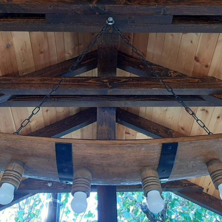 Полилеи от автентични реставрирани бъчви с 4 ръчно изработени дървени чашки!