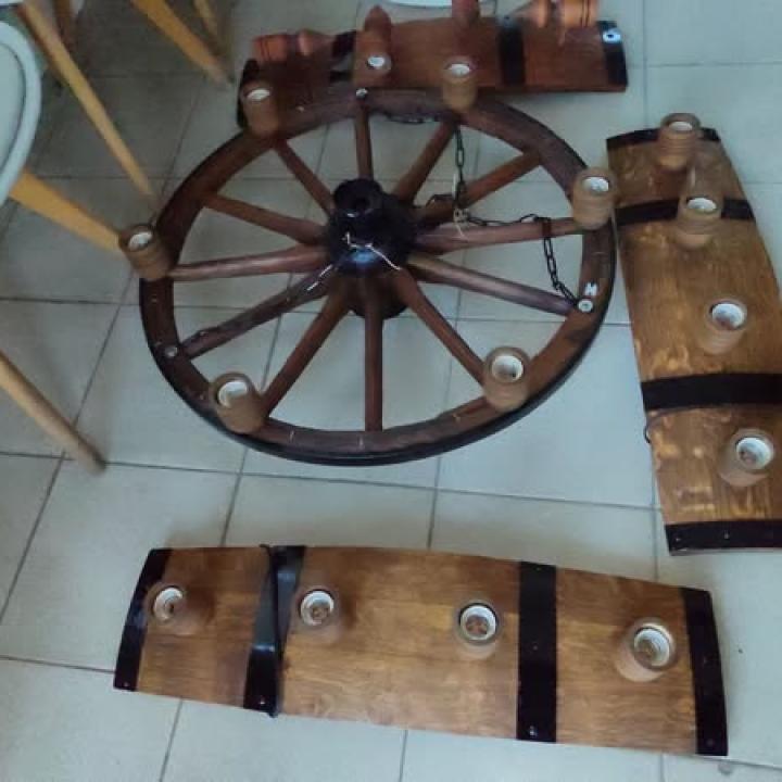 Полилеи от автентични реставрирани бъчви с 4 ръчно изработени дървени чашки!