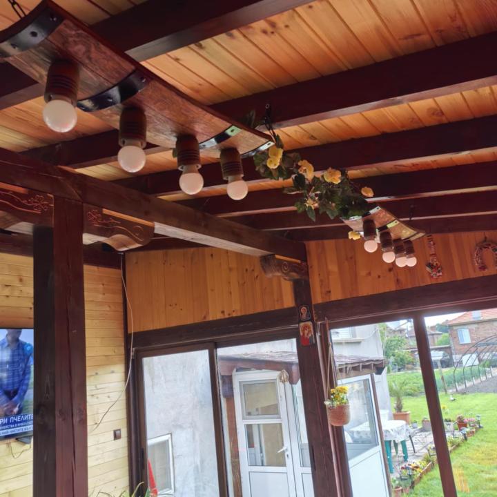 Полилеи от автентични реставрирани бъчви с 4 ръчно изработени дървени чашки!