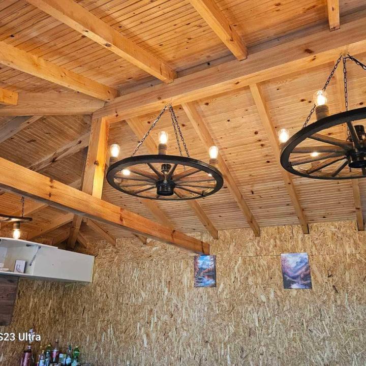 Полилеи от автентични реставрирани бъчви с 4 ръчно изработени дървени чашки!