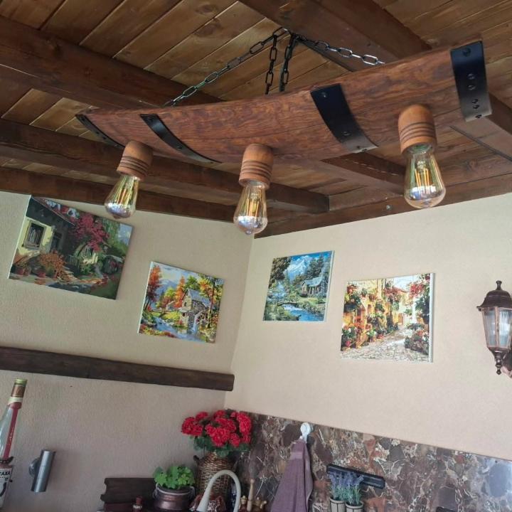 Полилеи от автентични дъбови бъчви с 3  ръчно изработени дървени чашки!