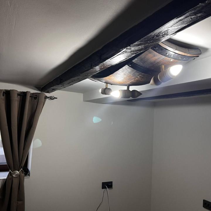 Полилеи от автентични реставирани дъбови бъчви с 3 ръчно изработени дървени чашки-конус!