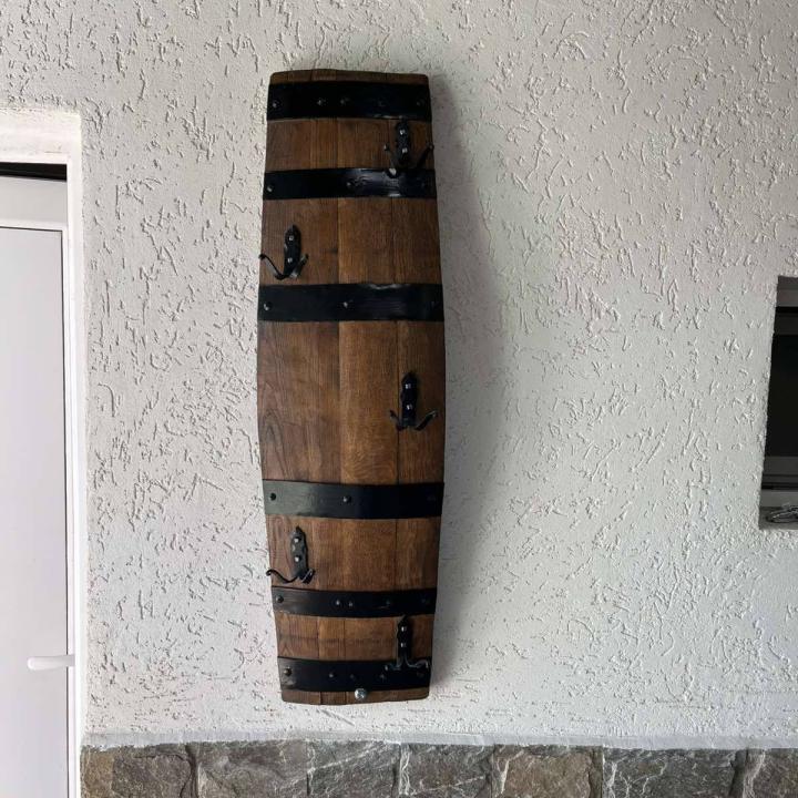 Стенни закачалки масив,изработени от автентични дъбови бъчви с ръчно ковани куки-вертикални!