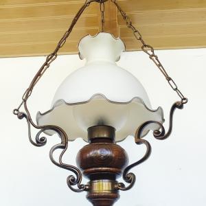 Красив месингов полилей съчетание с дървени елементи и две стъкленици!