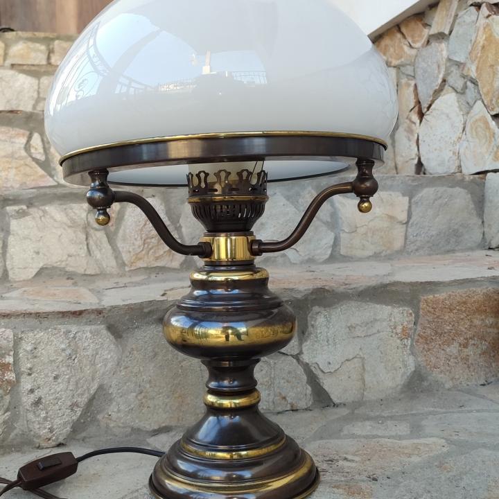 Уникална голяма настолна лампа с две стъкленици!