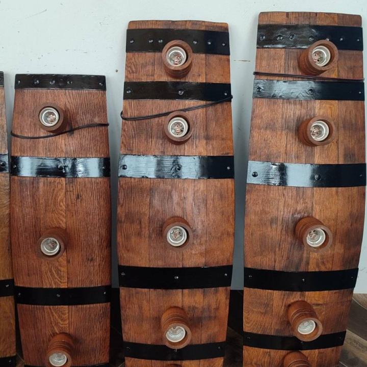 Полилеи от автентични реставрирани дъбови бъчви с 5 ръчно изработени дървени чашки!