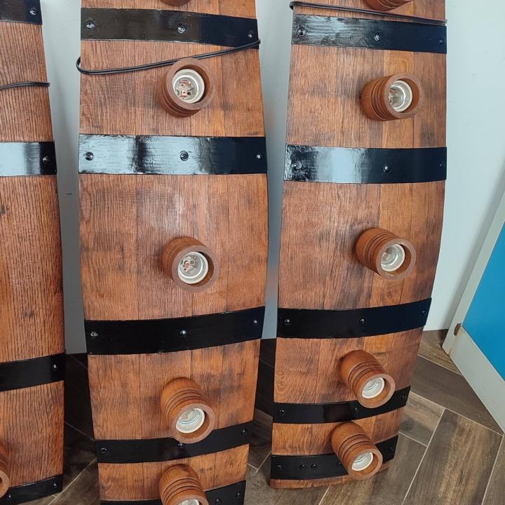 Полилеи от автентични реставрирани дъбови бъчви с 5 ръчно изработени дървени чашки!