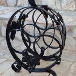 Красива стойка за вино 🍷 от ковано желязо с орнаменти!