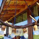 Ръчно изработен полилей от масивен рог на елен с ръчно изработени дървени чашки!