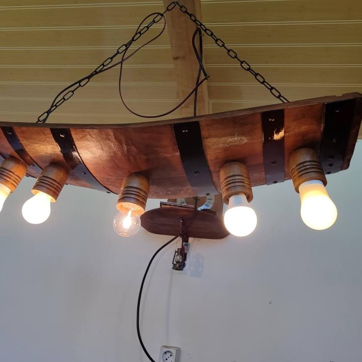 Полилеи от автентични реставрирани дъбови бъчви с 5 ръчно изработени дървени чашки!