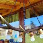 Ръчно изработен полилей от масивен рог на елен с ръчно изработени дървени чашки!