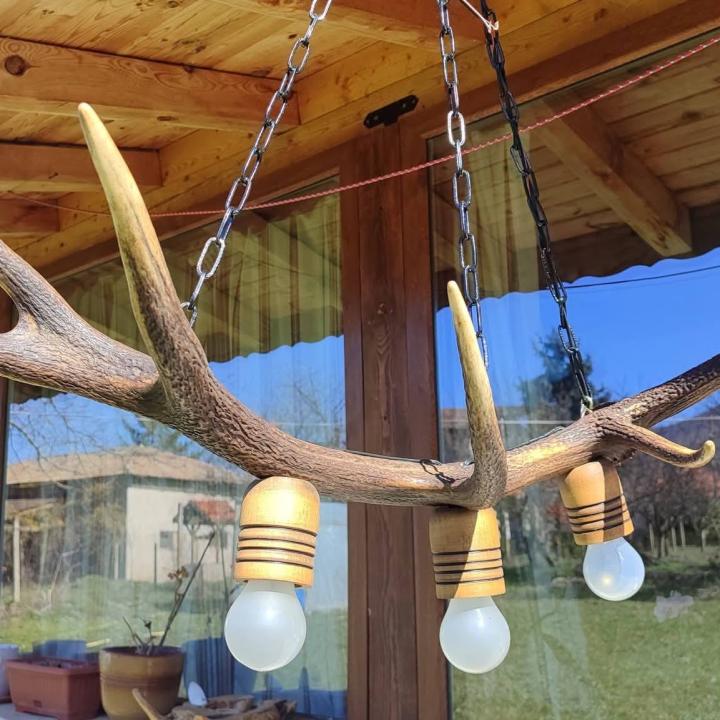 Ръчно изработен полилей от рога на елен с 3 ръчно изработени дървени чашки!