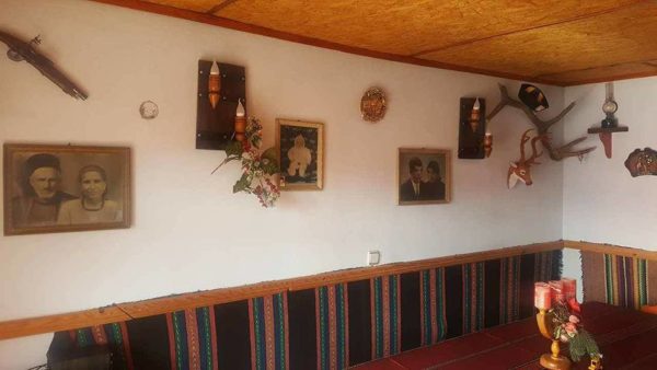 Стенни лампи-аплици от автентични реставрирани каци с дървени чашки - Image 5