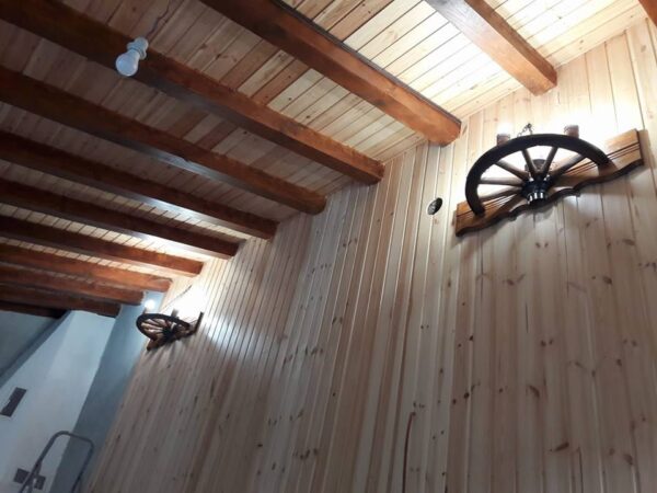 Автентични етнографски стенни лампи от реставрирани колела от каруца - Image 18