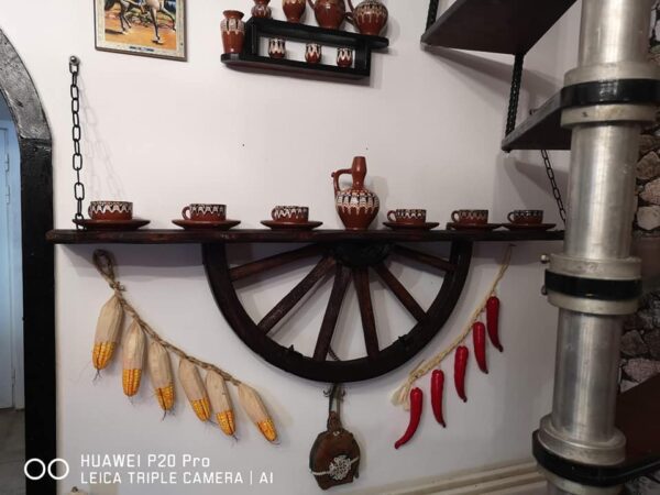Рафтове-ертажерки с автентични реставрирани колела от каруци! - Image 12