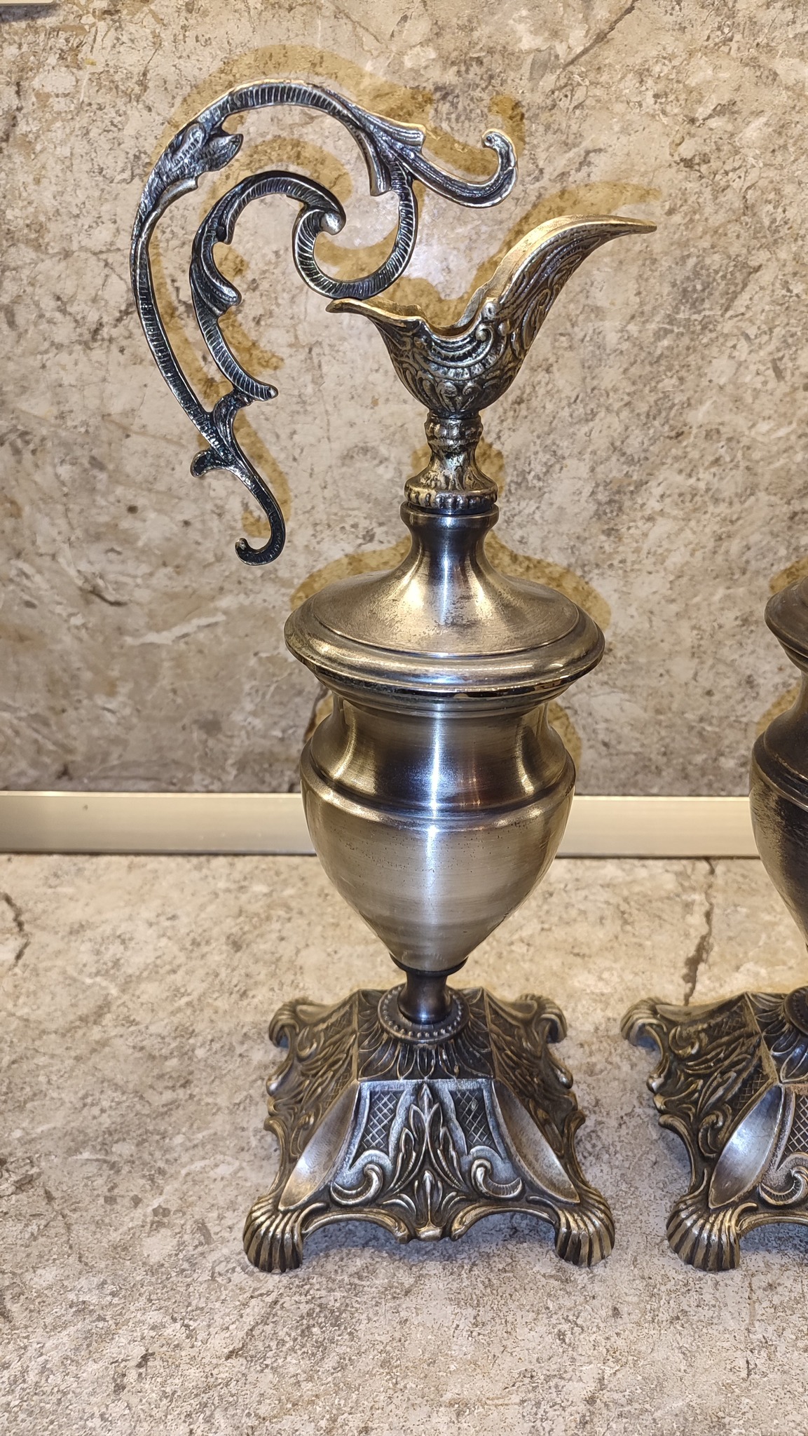 Красив старинен комплект амфори, кани с красиви орнаменти и дръжки! - Image 3