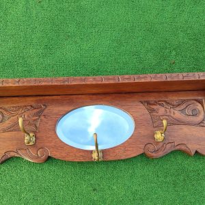 Старинна дъбова закачалка с рафт отгоре, огледало и дърворезба (змейове)с красиви орнаменти!