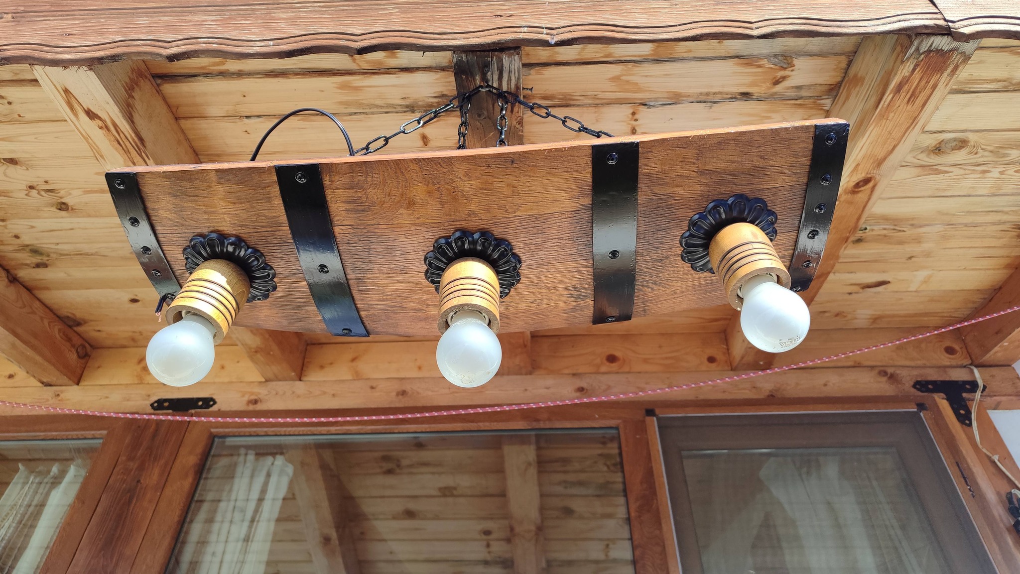 Полилеи от дъбови бъчви с ръчно изработени дървени чашки и ковано желязо! - Image 4