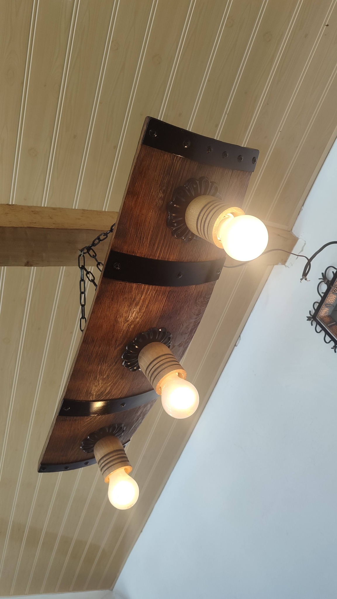 Полилеи от дъбови бъчви с ръчно изработени дървени чашки и ковано желязо! - Image 11