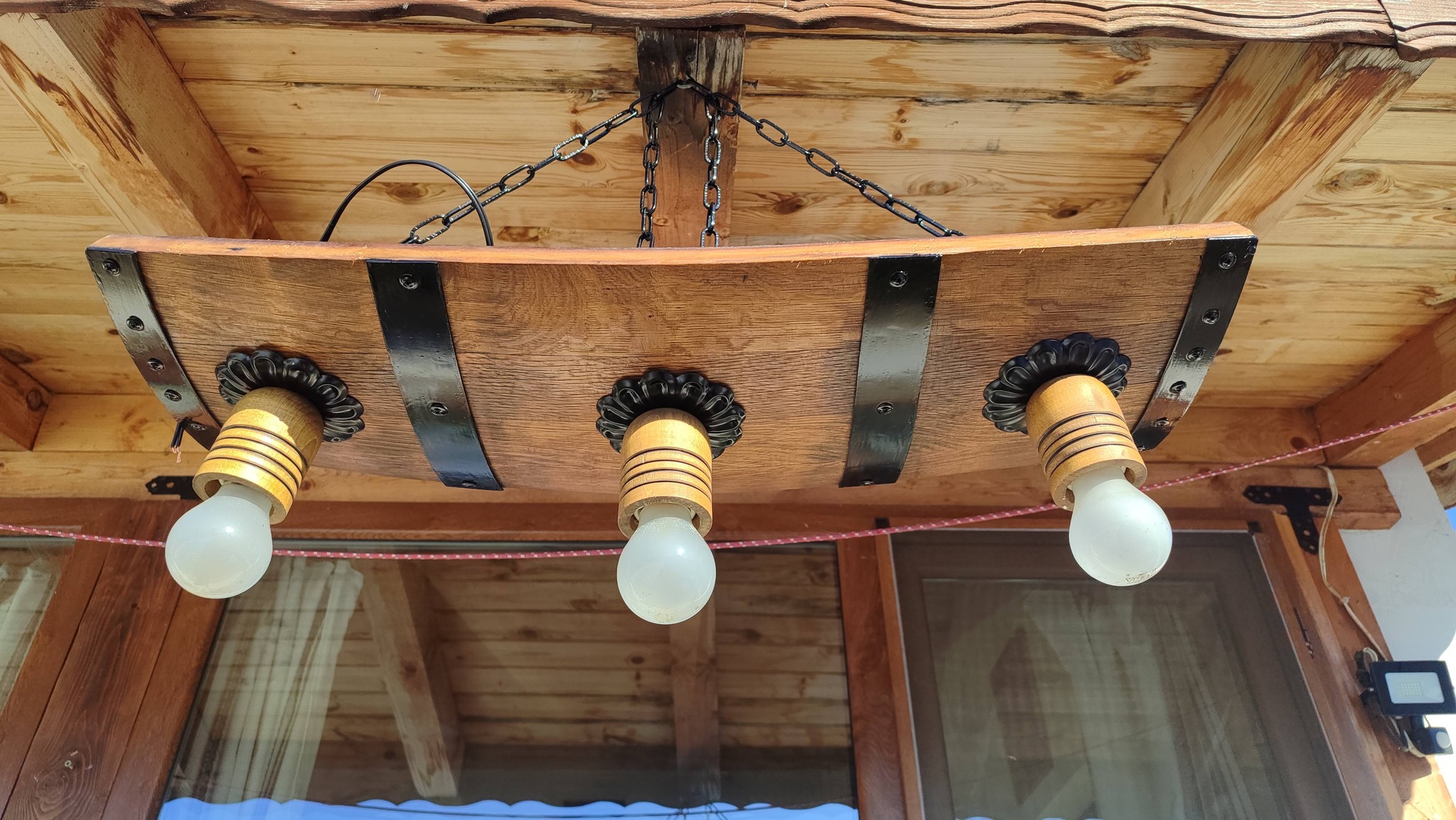 Полилеи от дъбови бъчви с ръчно изработени дървени чашки и ковано желязо! - Image 17