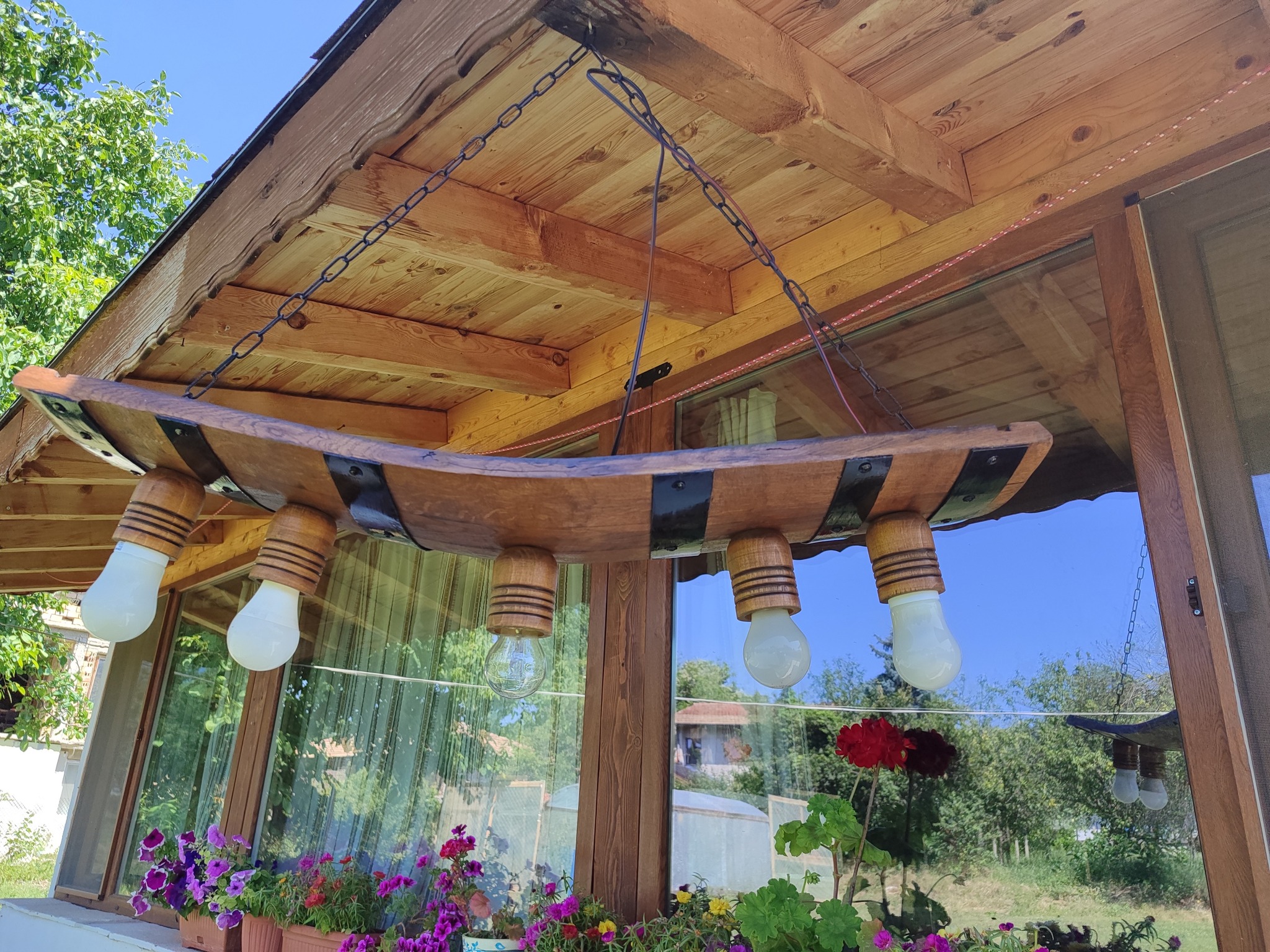 Полилеи от автентични реставрирани дъбови бъчви с 5 ръчно изработени дървени чашки - Image 8