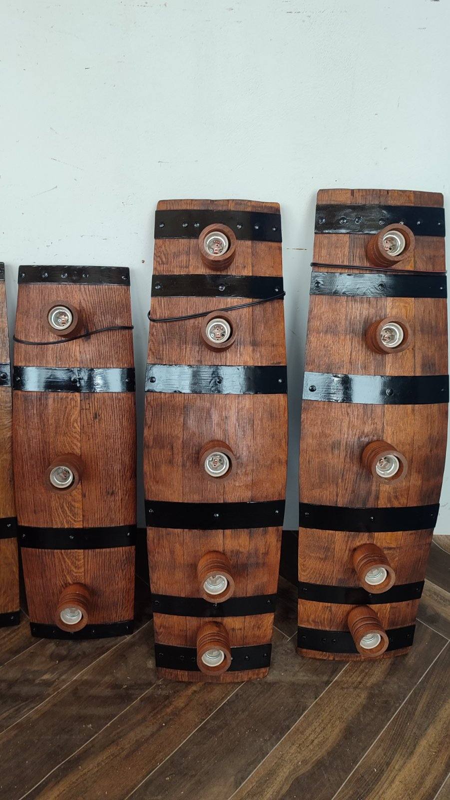 Полилеи от автентични реставрирани дъбови бъчви с 5 ръчно изработени дървени чашки - Image 3