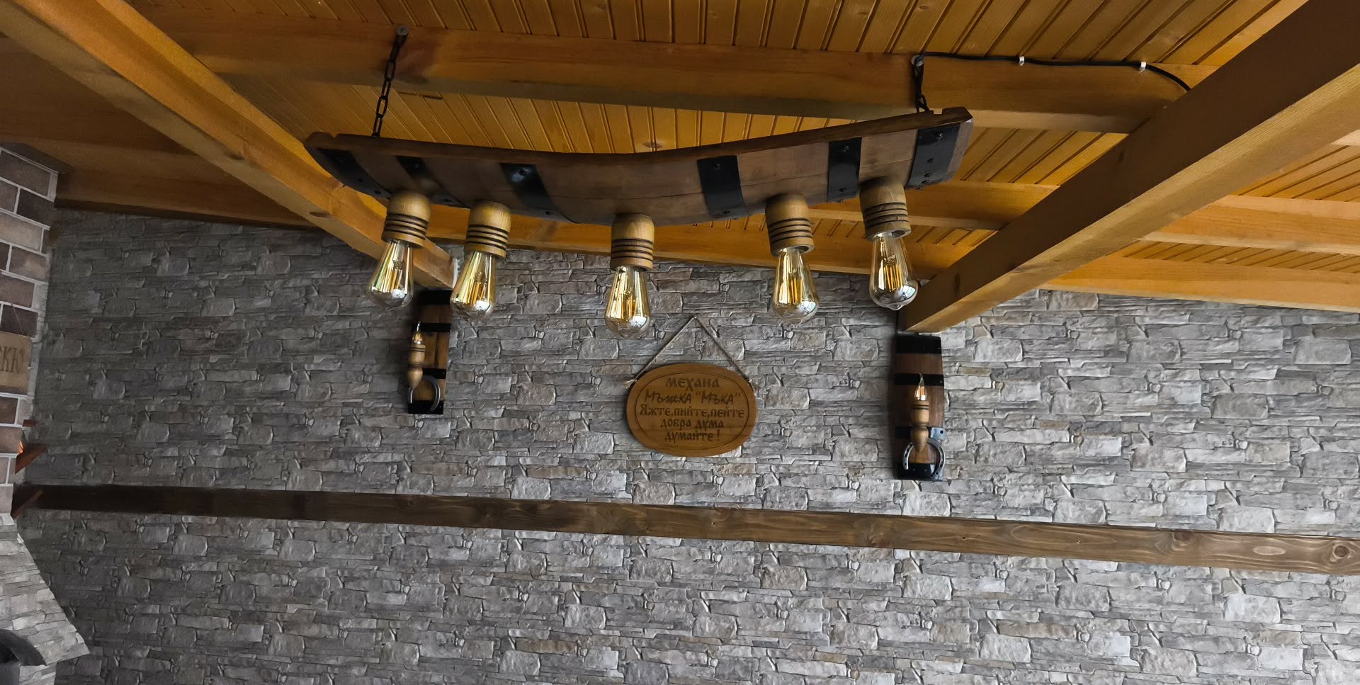 Полилеи от автентични реставрирани дъбови бъчви с 5 ръчно изработени дървени чашки - Image 5