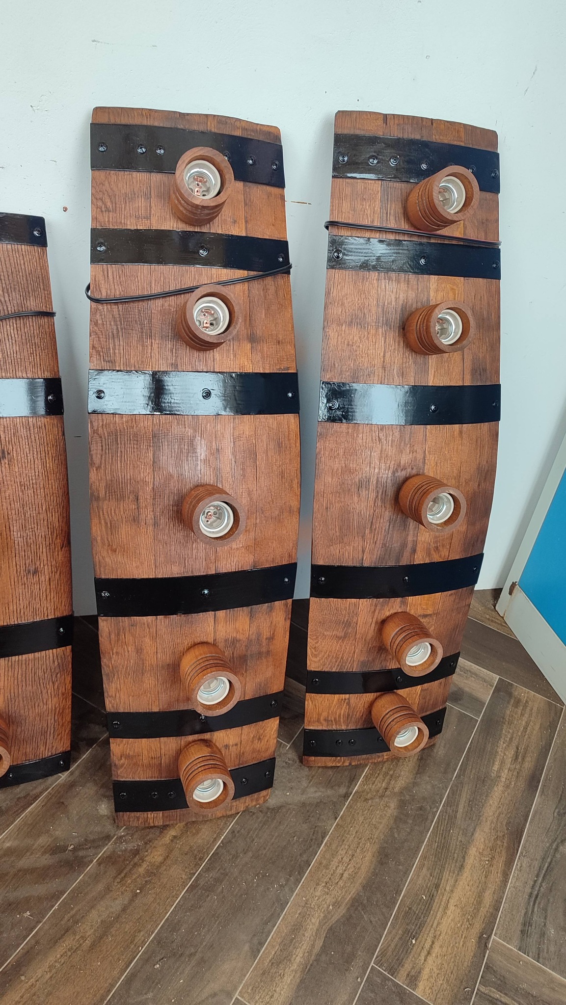 Полилеи от автентични реставрирани дъбови бъчви с 5 ръчно изработени дървени чашки - Image 7