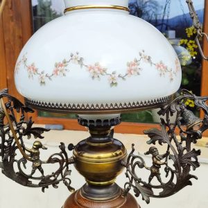 Уникален старинен месингов полилей с дървени елементи и две стъкленици!