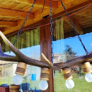 Ръчно изработен полилей от масивен рог на елен с ръчно изработени дървени чашки!