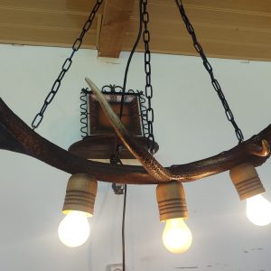 Ръчно изработен полилей от рога с ръчно изработени дървени чашки