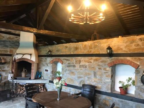 56821239 1199009420271934 7404181897821028352 n